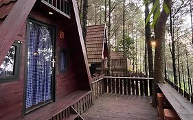 Alas Pacet By Twospaces, Mojokerto